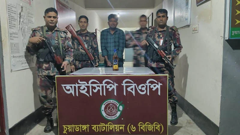 দর্শনা চেকপোস্টে ভারতীয় মদসহ ভুয়া পুলিশ আটক